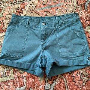 Women’s Shorts Magellan Size 8. Gently Used. Green/ Teal Color.